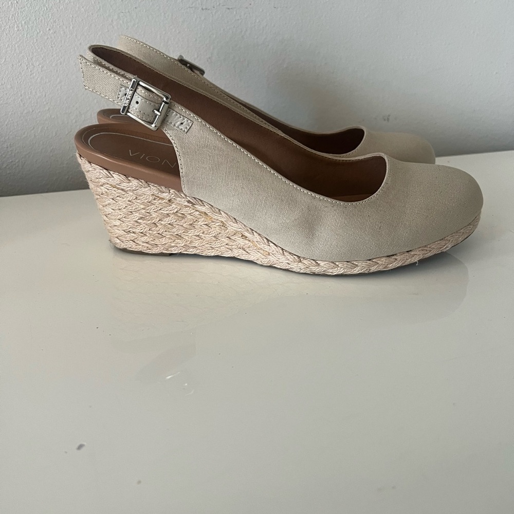 Vionic Wedges Size 10 - Picture 5 of 7